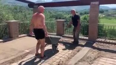 Ciccio Graziani versione muratore: “Calciatori che si lamentano del caldo vengano qui”