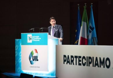 Conte: ‘Governo attendista? Chiacchiericcio quotidiano e bla bla costante, noi fermi e risoluti’