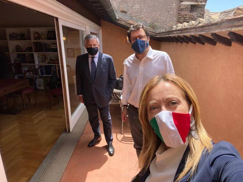 Meloni avvisa Salvini: “Leader Centrodestra chi guida il partito con più voti” Meloni avvisa Salvini: “Leader Centrodestra chi guida il partito con più voti”