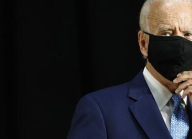 Trump e il disco rotto del Maga. Biden, diretta social anti-Covid