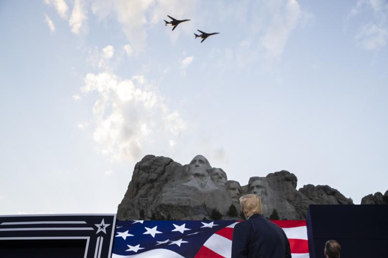 Trump e il disco rotto del Maga. Biden, diretta social anti-Covid Trump e il disco rotto del Maga. Biden, diretta social anti-Covid