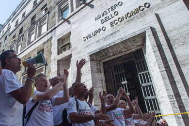 Terremoto fondi Mise: 28 arresti. Nei guai super dirigente. Truffa da 1,5 mln