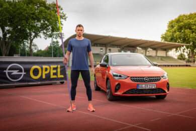 Niklas Kaul in tour con una Opel Corsa-e