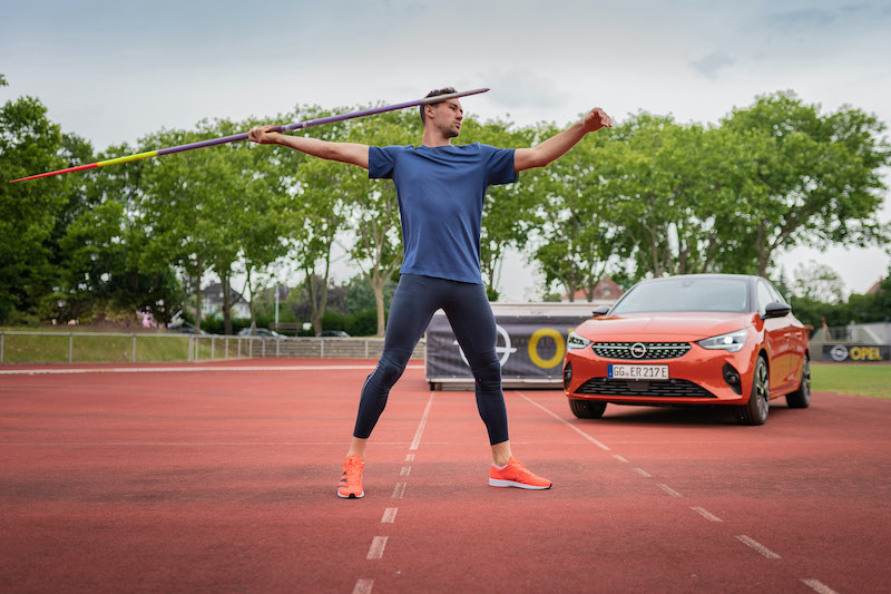 Niklas Kaul in tour con una Opel Corsa-e Niklas Kaul in tour con una Opel Corsa-e
