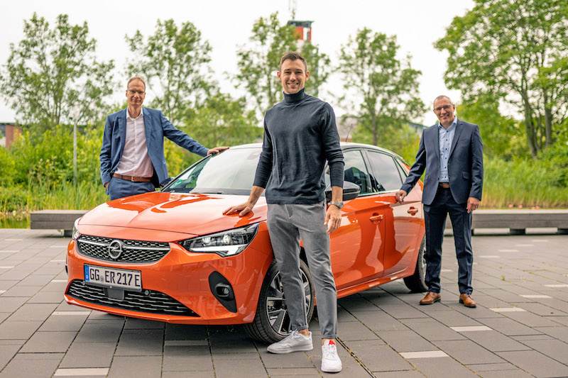 Niklas Kaul in tour con una Opel Corsa-e Niklas Kaul in tour con una Opel Corsa-e
