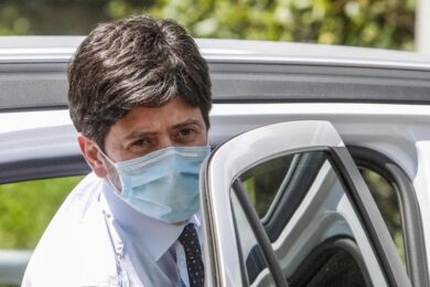 Covid, Speranza: “Anche il vaccino Johnson & Johnson verrà prodotto ad Anagni”