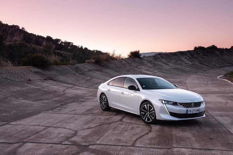 Peugeot 508 Hybrid, 54 km di autonomia in modalità 100% elettrica Peugeot 508 Hybrid, 54 km di autonomia in modalità 100% elettrica