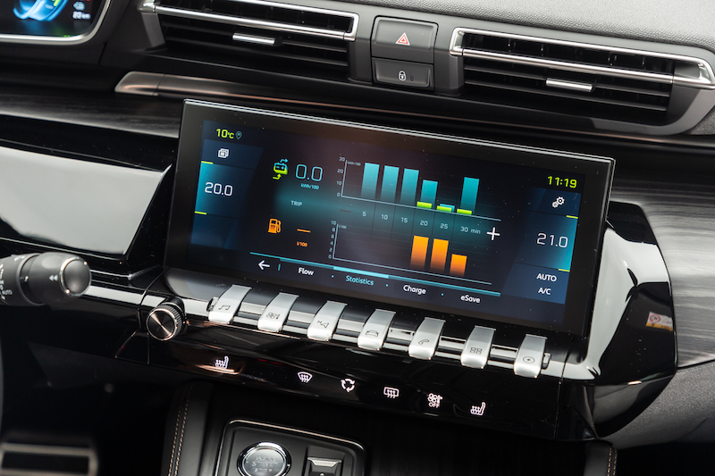 Peugeot 508 Hybrid, 54 km di autonomia in modalità 100% elettrica Peugeot 508 Hybrid, 54 km di autonomia in modalità 100% elettrica