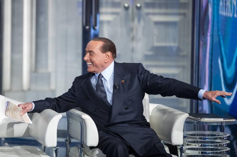 Sondaggi, BERLUSCONI SALE e 3 grandi partiti arretrano. SONDAGGI POLITICI NEWS Sondaggi, BERLUSCONI SALE e 3 grandi partiti arretrano. SONDAGGI POLITICI NEWS