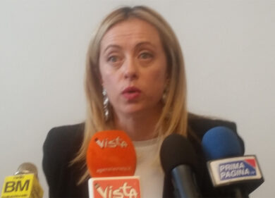 A Meloni solidarietà alla Camera da tutti i gruppi