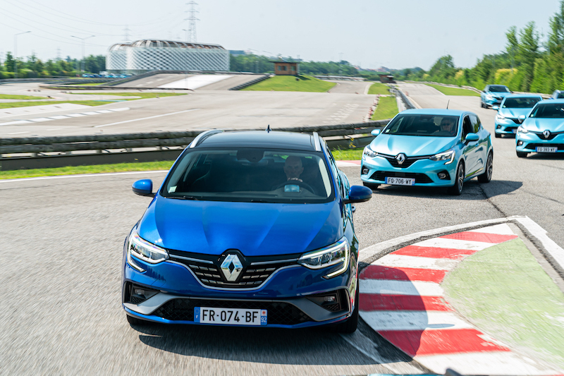 Renault: la tecnologia ibrida e-tech in Italia con Clio, Captur e Megane Renault: la tecnologia ibrida e-tech in Italia con Clio, Captur e Megane