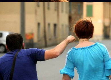 Scippa anziana e rischia il linciaggio: ladro inseguito e fermato dai passanti