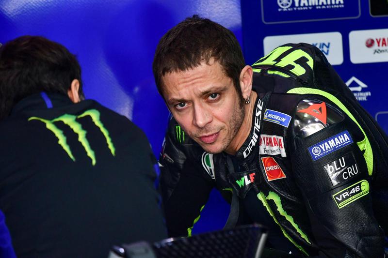 Valentino Rossi firma, resta in MotoGp con Petronas. E poi… Valentino Rossi firma, resta in MotoGp con Petronas. E poi…