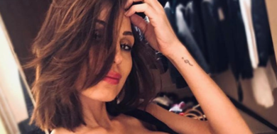 Anna Tatangelo senza reggiseno e scollatura esagerata su Instagram