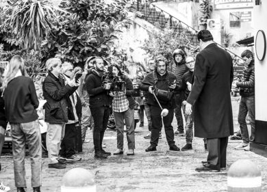 A “Fuori Scena” di Sergio Bilotta l’eterno conflitto tra arte e commercio.