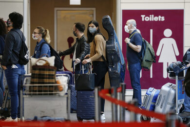 Coronavirus, nuovo Dpcm: sì al trolley in cabina, meno distanze sui treni
