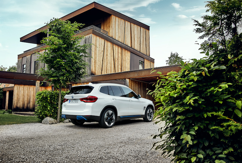 BMW iX3, il primo SAV completamente elettrico BMW iX3, il primo SAV completamente elettrico