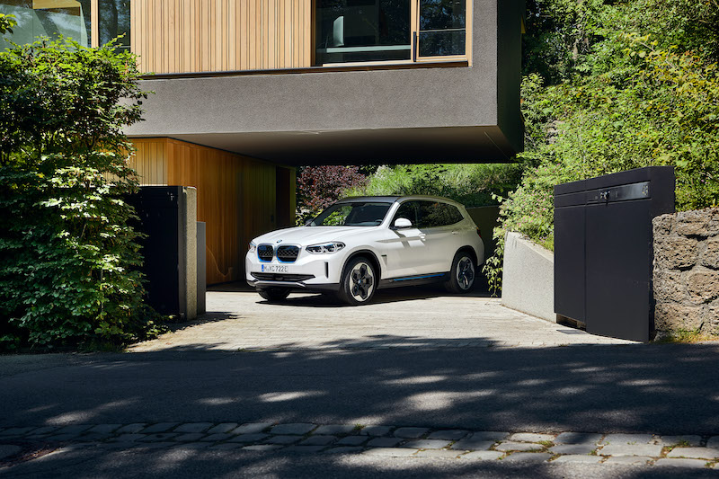 BMW iX3, il primo SAV completamente elettrico BMW iX3, il primo SAV completamente elettrico