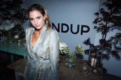 Cristina Marino scollatura favolosa, dichiarazione d’amore a Luca Argentero