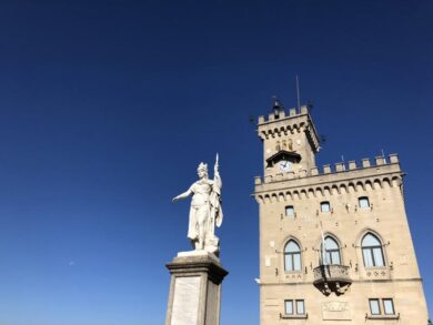 Microstati e superpotenze: un rapporto cruciale nella geo-politica globale