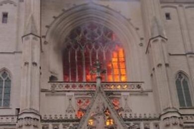 Francia: incendio alla cattedrale di Nantes