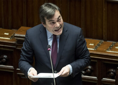 Amendola: “Niente più troike in Ue. Per il Mes analizzeremo accuratamente”