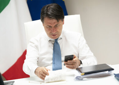 Recovery Fund, “Sale il consenso di Conte”. Dal successo in Ue fino a 5 punti
