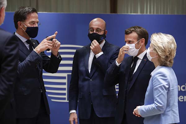 Consiglio Ue, foto della maratona. Gli scatti dei protagonisti a Bruxelles Consiglio Ue, foto della maratona. Gli scatti dei protagonisti a Bruxelles