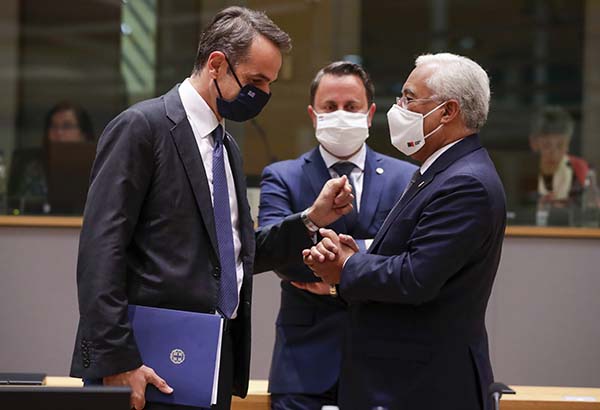 Consiglio Ue, foto della maratona. Gli scatti dei protagonisti a Bruxelles Consiglio Ue, foto della maratona. Gli scatti dei protagonisti a Bruxelles