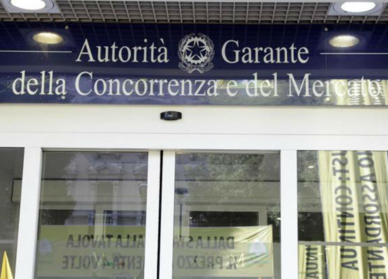 Antitrust, restrizioni concorrenza: avviate indagini su Apple e Amazon Antitrust, restrizioni concorrenza: avviate indagini su Apple e Amazon