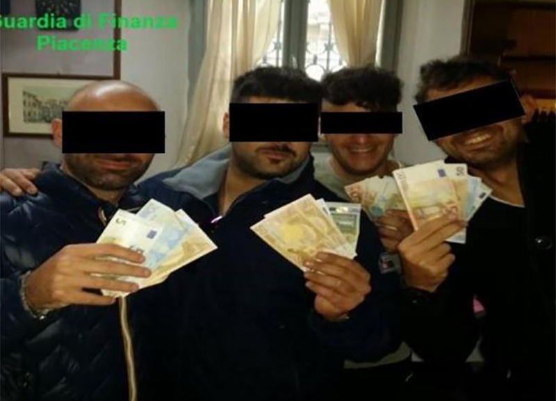 Galleria foto 'Carabinieri Piacenza, festini, sesso ed escort in Caserma. LE CARTE' - foto 1