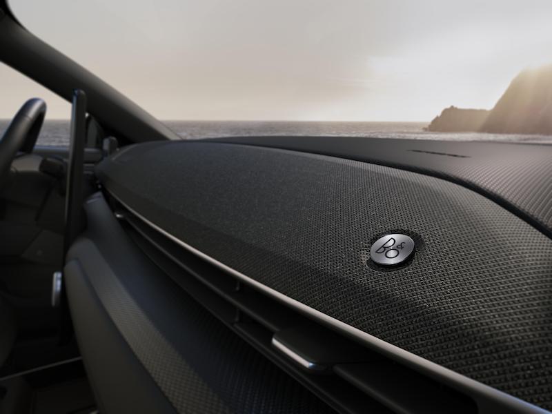 Mustang Mach-E porta a bordo comfort, stile e ascolto premium