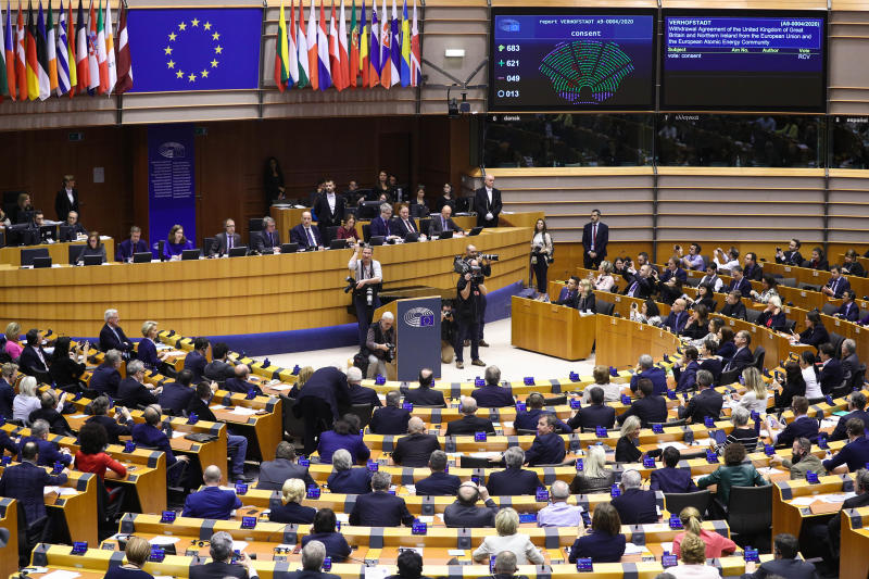 Mes, Pd e M5s si spaccano al Parlamento Ue: i pentastellati votano con la Lega Mes, Pd e M5s si spaccano al Parlamento Ue: i pentastellati votano con la Lega