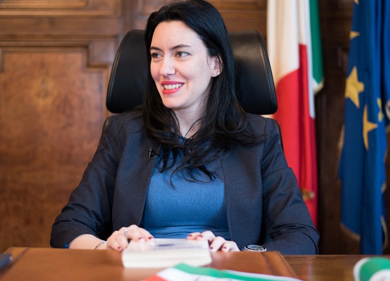 Scuola, Azzolina firma ordinanza: avvio lezioni il 14 settembre Scuola, Azzolina firma ordinanza: avvio lezioni il 14 settembre