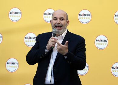 Regionali, Vito Crimi: “Il M5s non correrà con Michele Emiliano in Puglia”