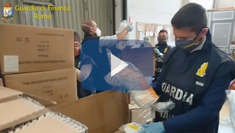 Coronavirus, 320 mila mascherine illegali: il tesoro in mano a un imprenditore Coronavirus, 320 mila mascherine illegali: il tesoro in mano a un imprenditore