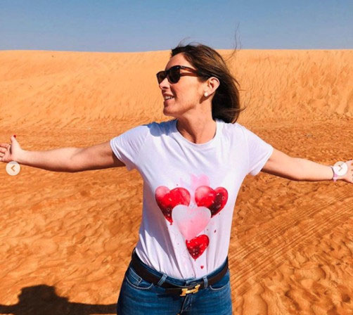 Maria Elena Boschi a Ischia, frangetta e shorts. Giulio Berruti: “La amo”