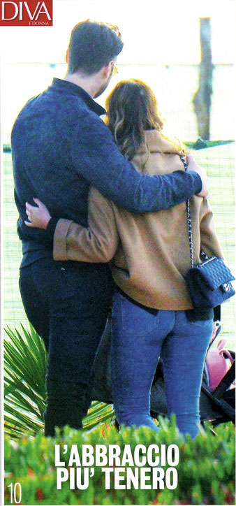 Maria Elena Boschi a Ischia, frangetta e shorts. Giulio Berruti: “La amo”