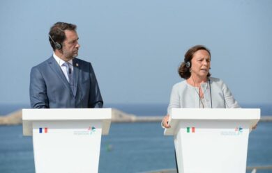 Migranti, “La Tunisia è come l’Albania nel 1991”. Fuga di massa verso l’Italia