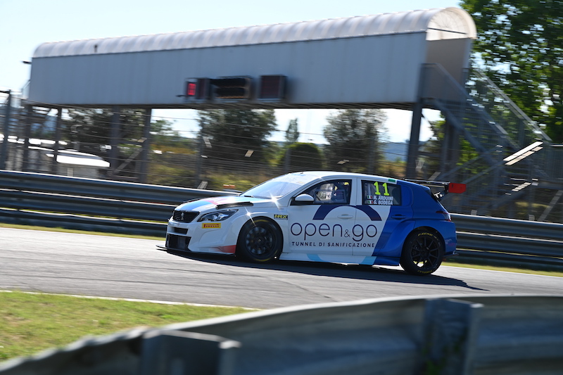 PEUGEOT 308TCR sale sul podio del Trofeo Supercup a Magione PEUGEOT 308TCR sale sul podio del Trofeo Supercup a Magione