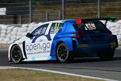 PEUGEOT 308TCR  sale sul podio del Trofeo Supercup a Magione