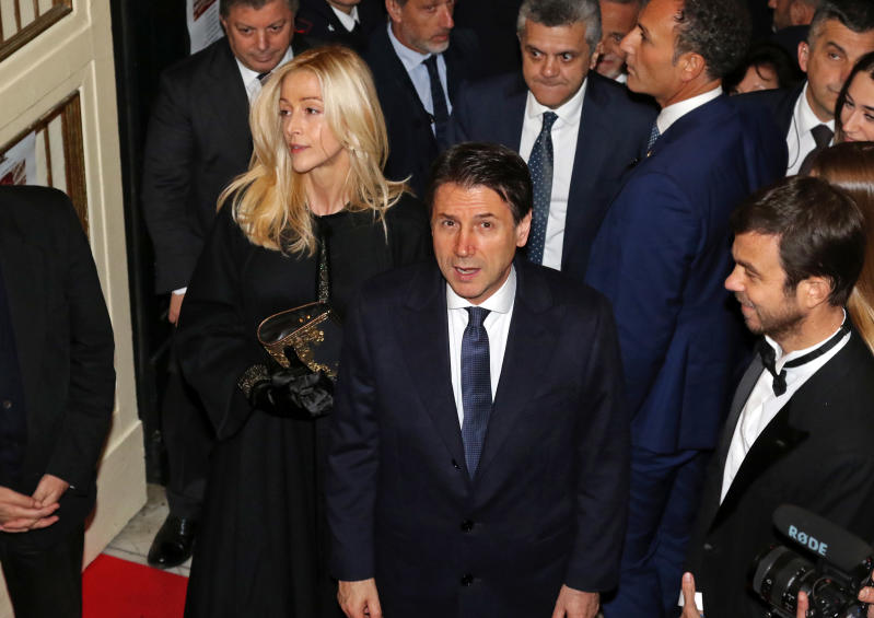 Galleria foto 'Giuseppe Conte, boom di ricerche Google: impennata sul Recovery e Olivia' - foto 1