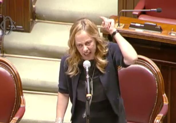 Proroga stato di emergenza, Meloni furiosa: Conte si mette a ridere. VIDEO Proroga stato di emergenza, Meloni furiosa: Conte si mette a ridere. VIDEO