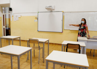 Scuola, mancano 30 mila aule. Superiori: lezioni da casa o nei musei