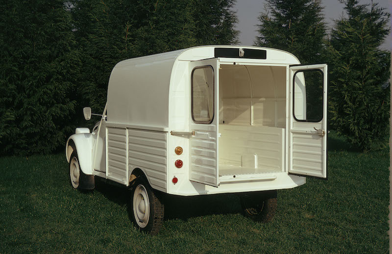 30 anni fa l’ultima Citroen 2CV esce dalla catena di montaggio 30 anni fa l’ultima Citroen 2CV esce dalla catena di montaggio