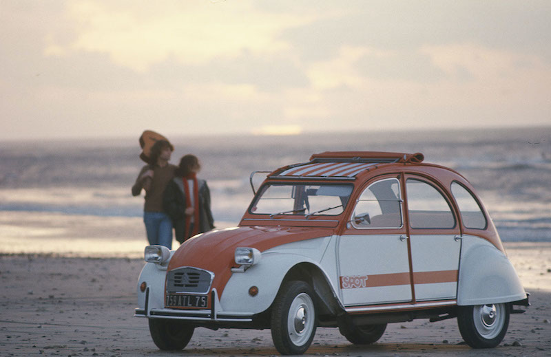 30 anni fa l’ultima Citroen 2CV esce dalla catena di montaggio 30 anni fa l’ultima Citroen 2CV esce dalla catena di montaggio