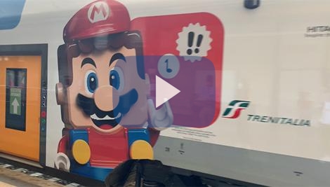 Arriva il treno regionale di Super Mario: Lego conquista la stazione Termini Arriva il treno regionale di Super Mario: Lego conquista la stazione Termini