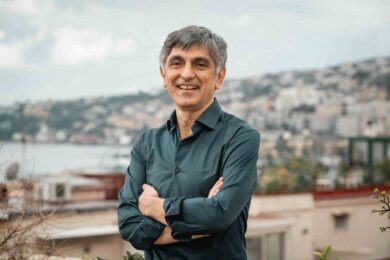 Vincenzo Salemme porta in tour teatrale il suo libro “Napoletano? E famme ‘na pizza”