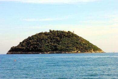 Liguria, l’isola Gallinara venduta agli ucraini per più di 10 milioni di euro