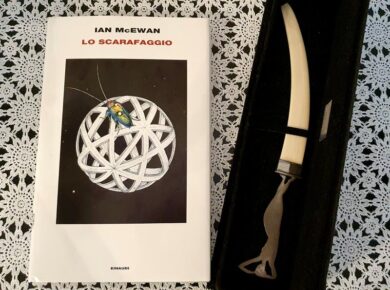 “Lo Scarafaggio” di McEwan: una satira ironica e pungente sul populismo